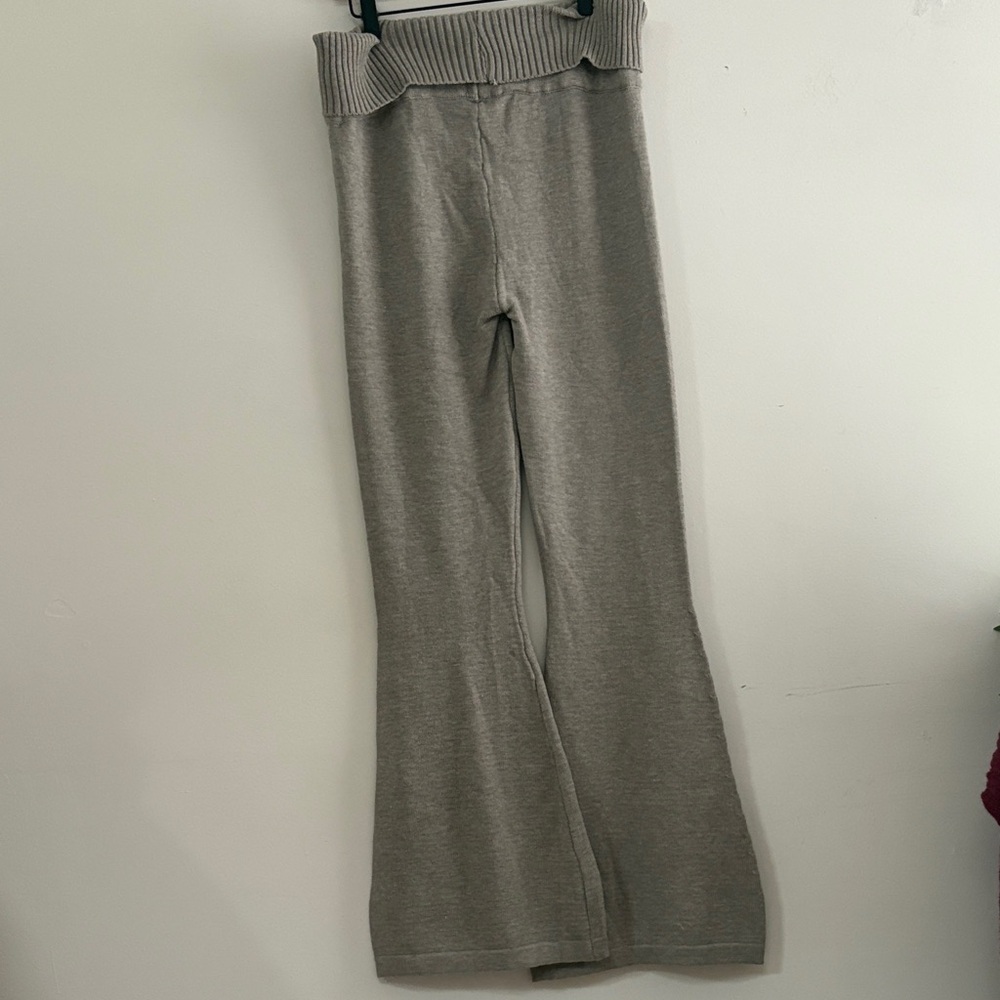 Chic Gray Flare Pants for Women - Picture 4 of 4